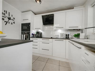 Property image 6 of home to buy in Andrew Close, Shenley